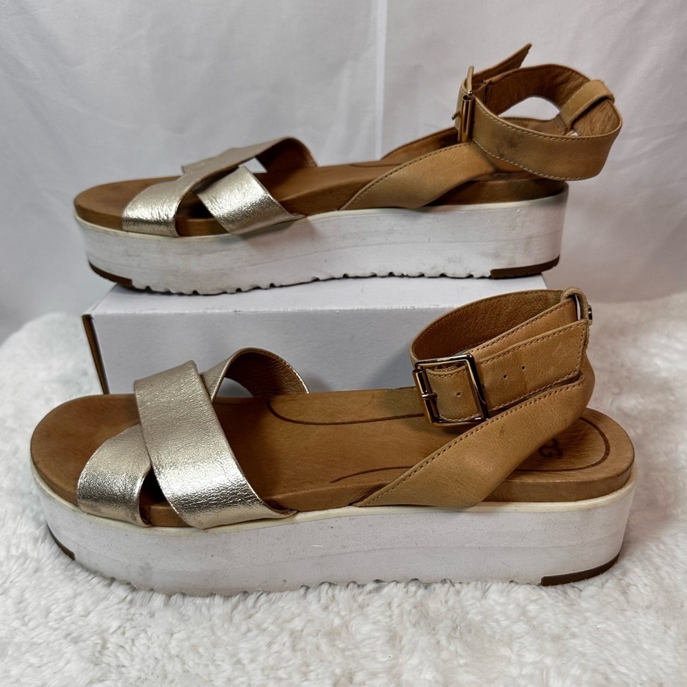 UGG Silver and Tan Sandals with Comfortable Design 🌴 - Picture 3 of 9